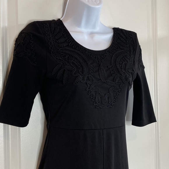 Long Black Dress w Applique Design Bodice - Picture 11 of 13